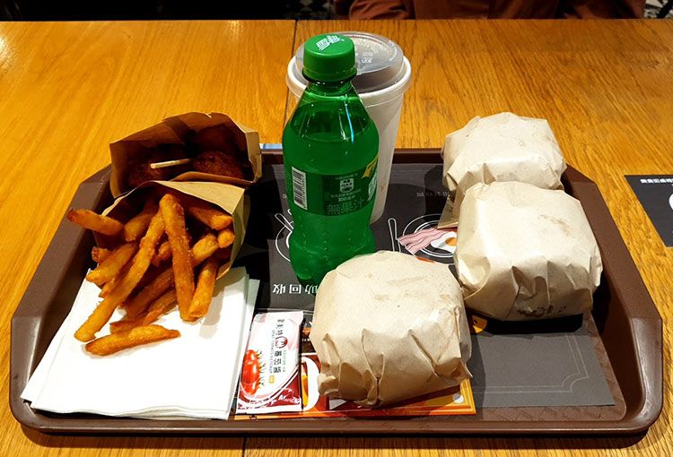 《派特漢堡》蔬食．素食料理餐廳推薦。台北．信義區．新光三越 A11